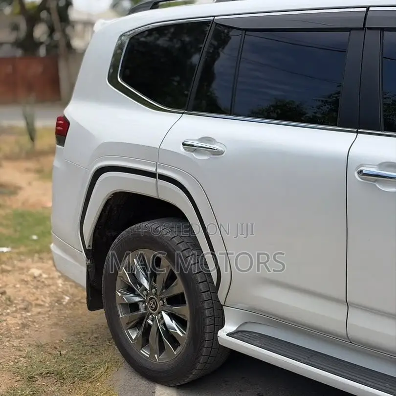 Toyota Land Cruiser 2024 White