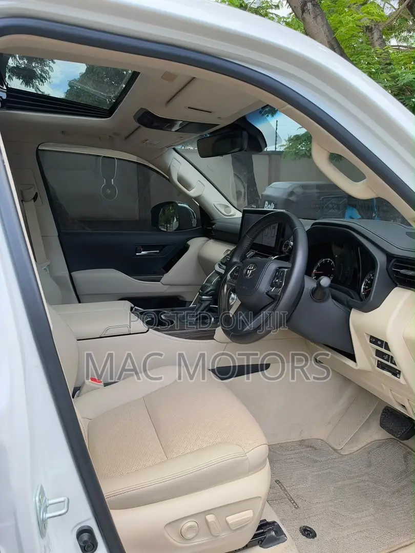 Toyota Land Cruiser 2024 White