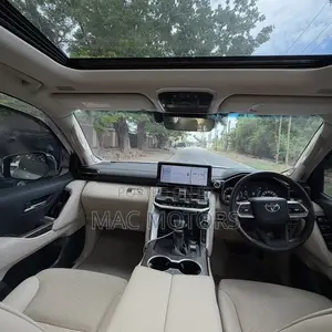 Toyota Land Cruiser 2024 White