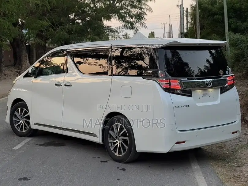Toyota Vellfire 2017 White