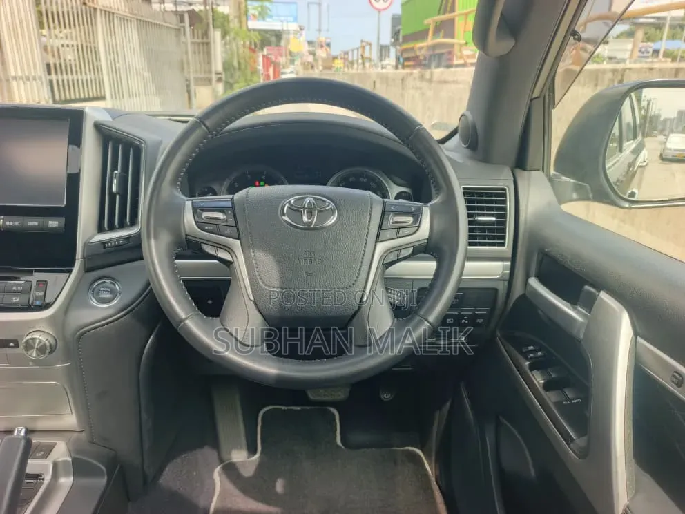 Toyota Land Cruiser 4.6 V8 ZX 2016 Black
