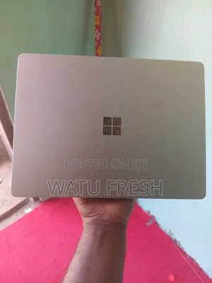 New Laptop Microsoft Surface Go 16GB Intel Core i5 SSD 256GB