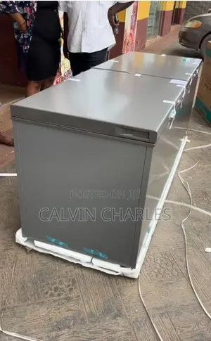 Hisense Freezer 700 Litre