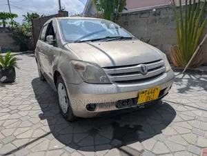 Toyota IST 2005 Gold