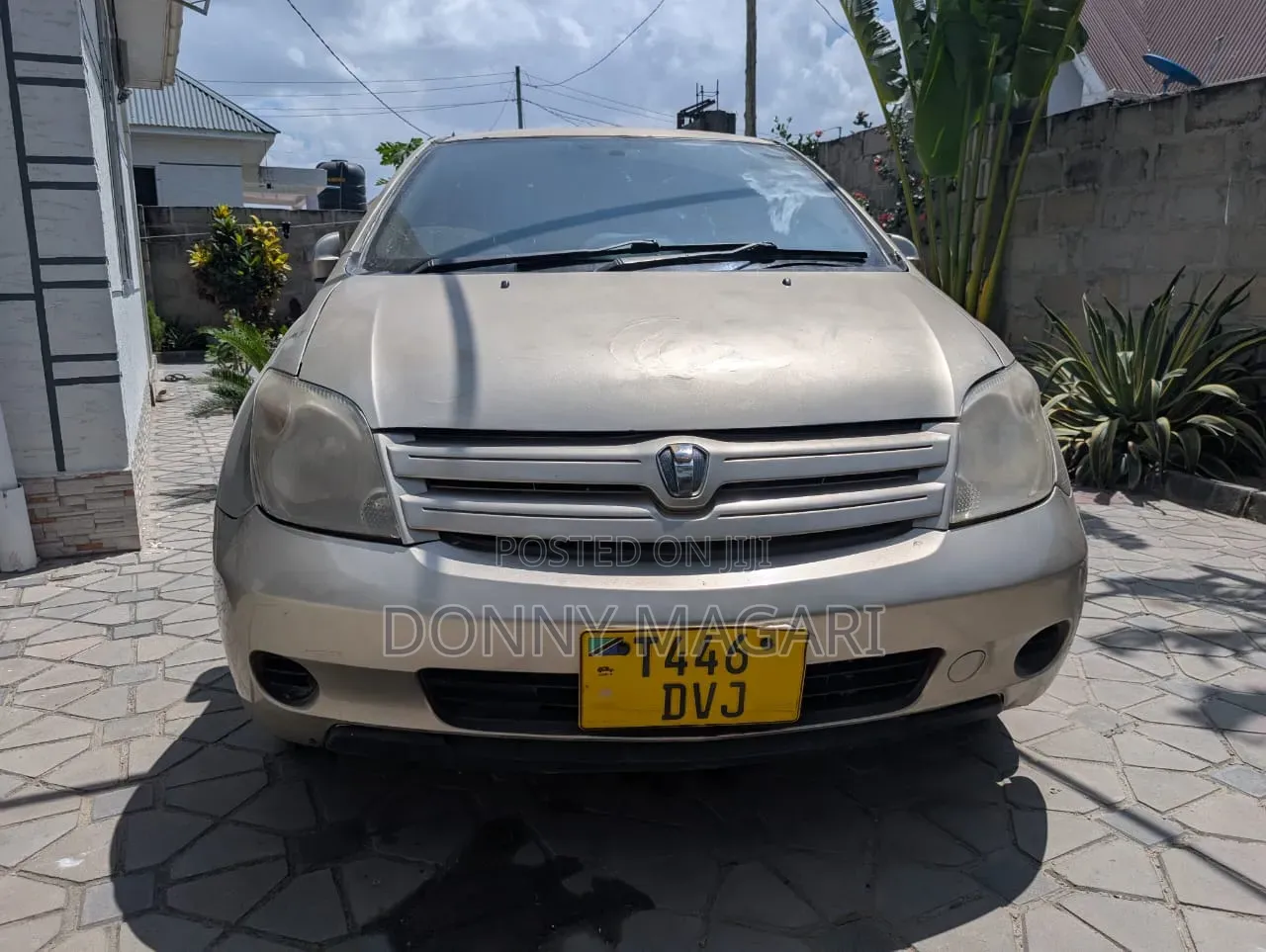 Toyota IST 2005 Gold