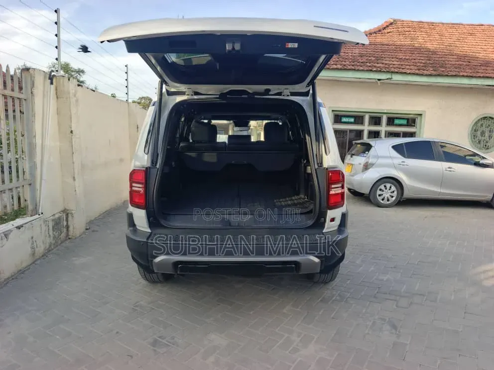 Toyota Land Cruiser Prado 2.8 2024 White
