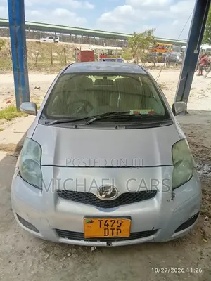 Toyota Vitz 2006 Silver