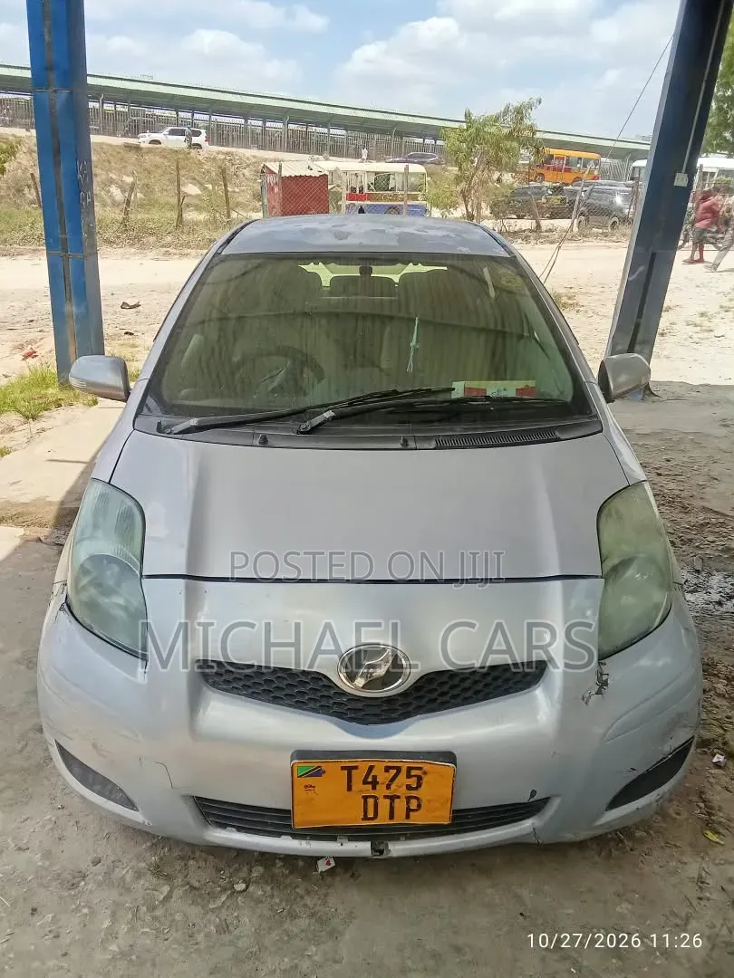 Toyota Vitz 2006 Silver