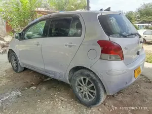 Toyota Vitz 2006 Silver