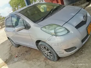 Toyota Vitz 2006 Silver