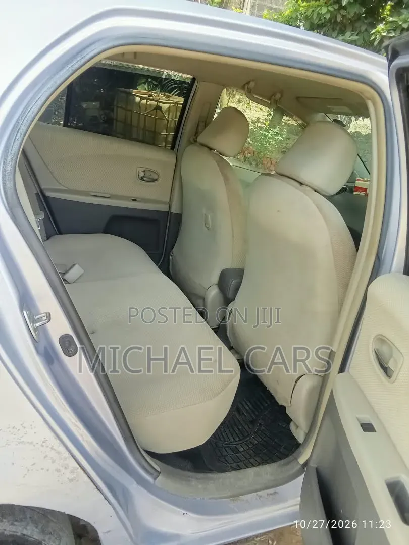 Toyota Vitz 2006 Silver