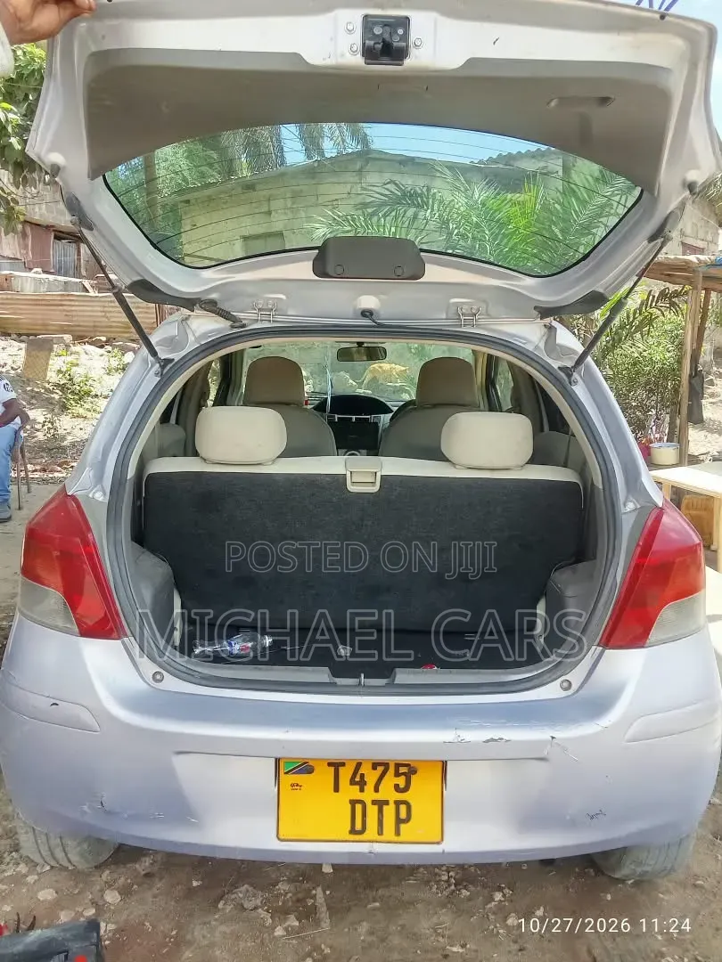 Toyota Vitz 2006 Silver
