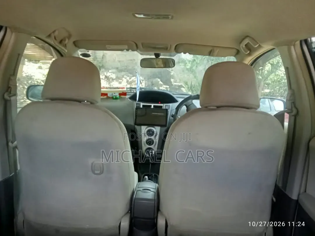 Toyota Vitz 2006 Silver