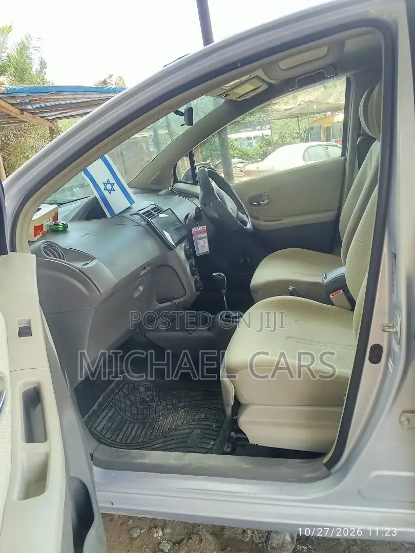 Toyota Vitz 2006 Silver