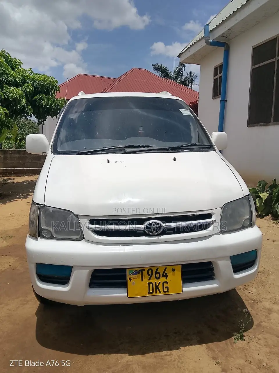 Toyota LiteAce Noah 2000 White