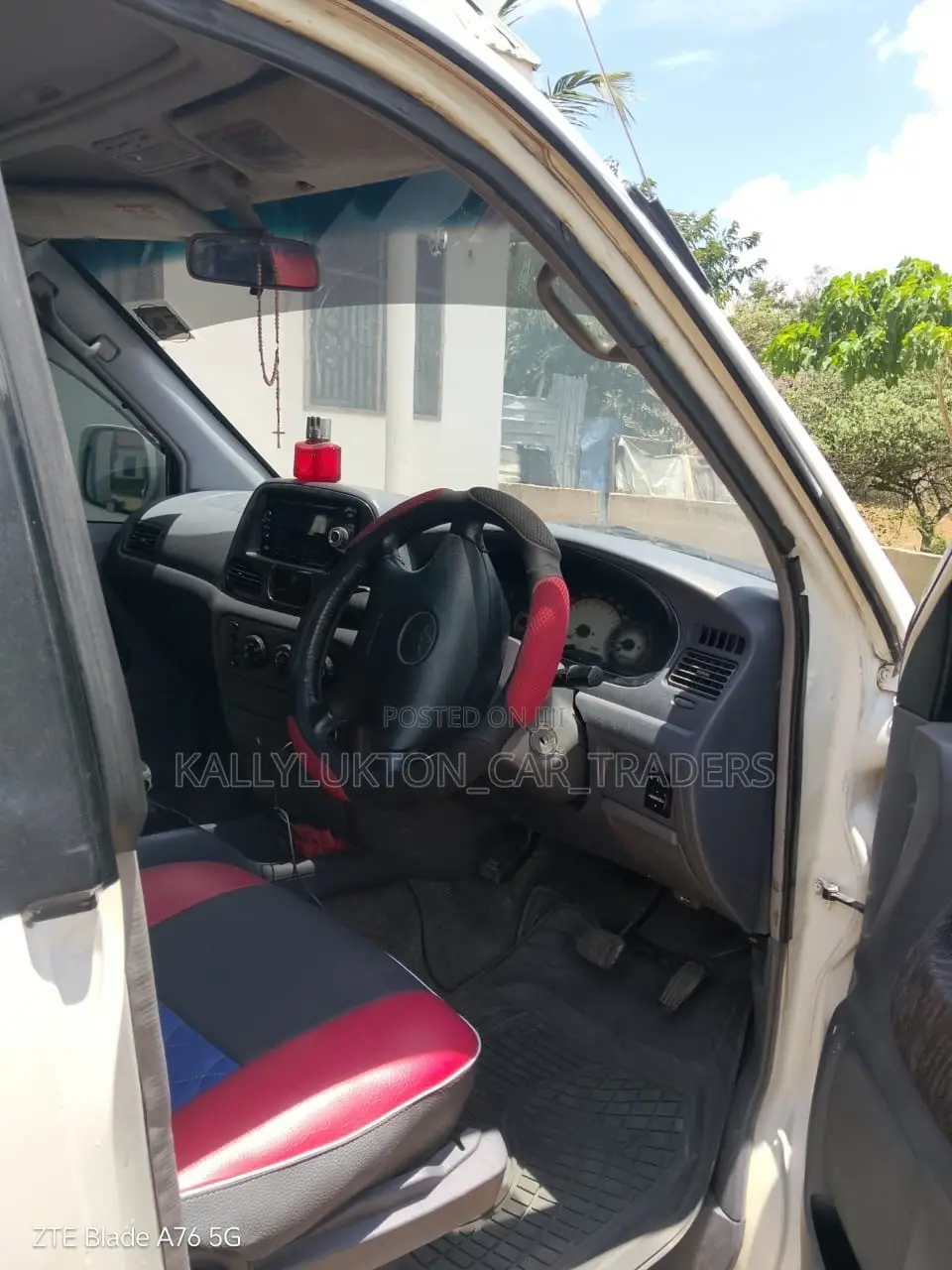 Toyota LiteAce Noah 2000 White