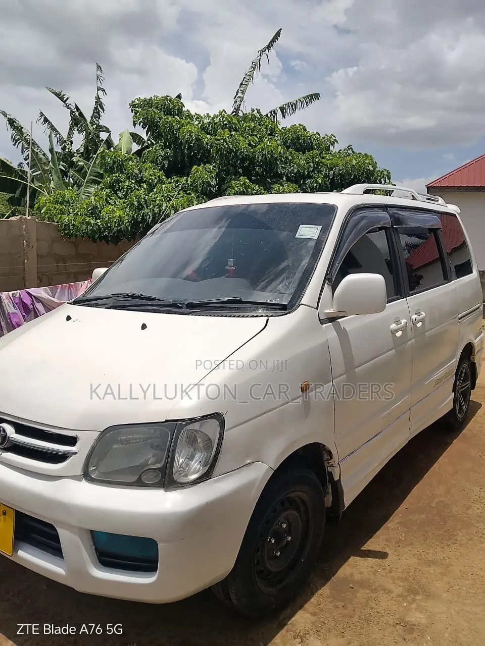 Toyota LiteAce Noah 2000 White
