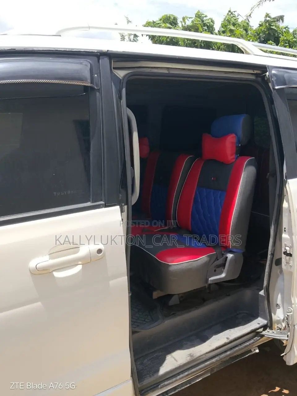 Toyota LiteAce Noah 2000 White