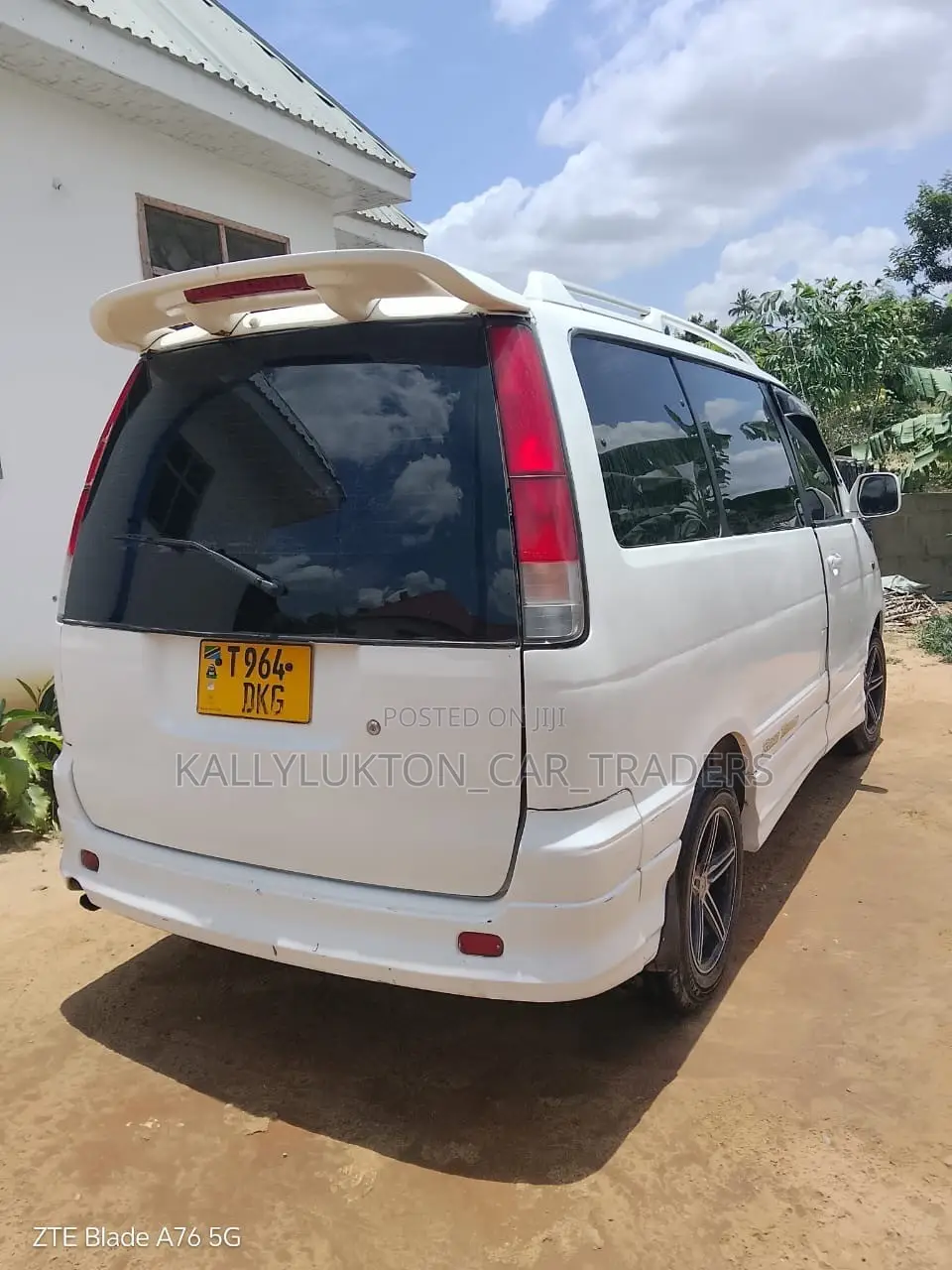 Toyota LiteAce Noah 2000 White