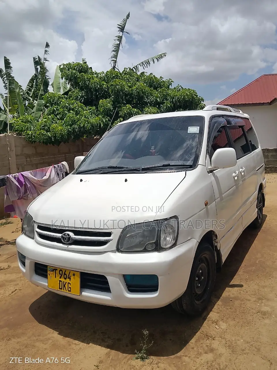 Toyota LiteAce Noah 2000 White