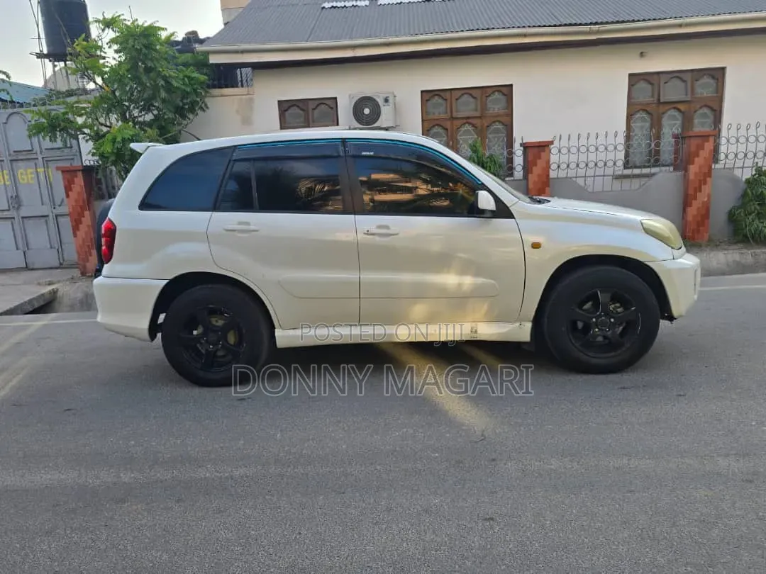Toyota RAV4 2005 White
