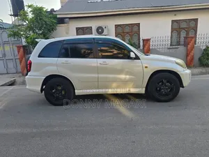 Toyota RAV4 2005 White
