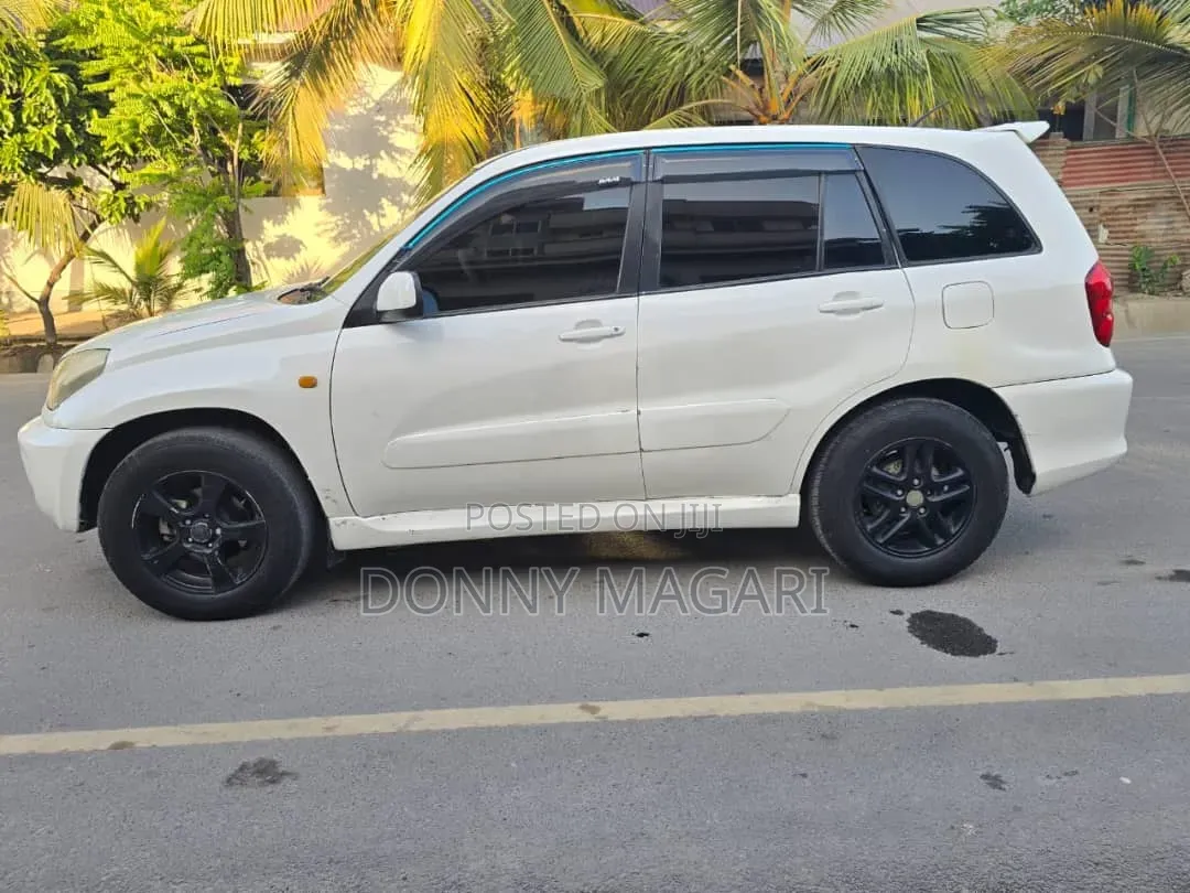 Toyota RAV4 2005 White