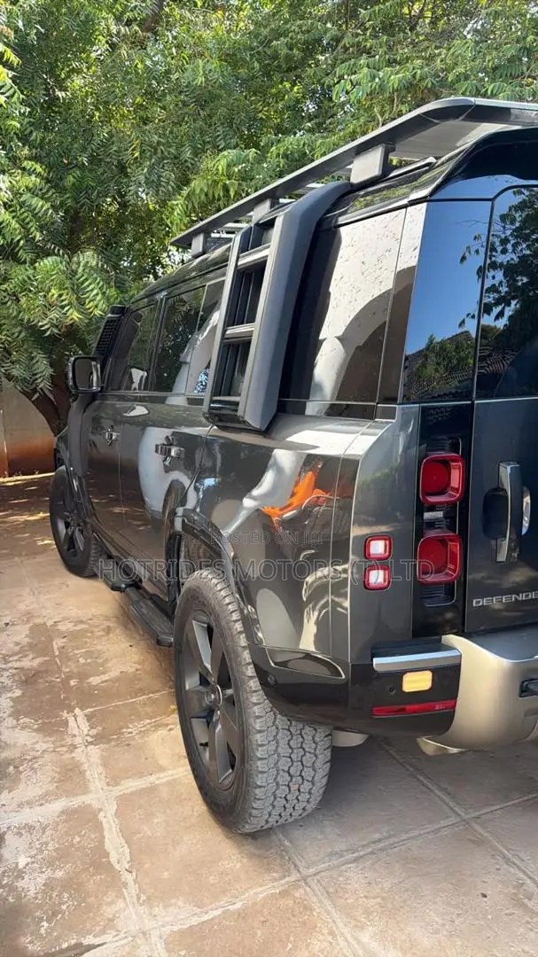 Land Rover Defender 2025 Gray