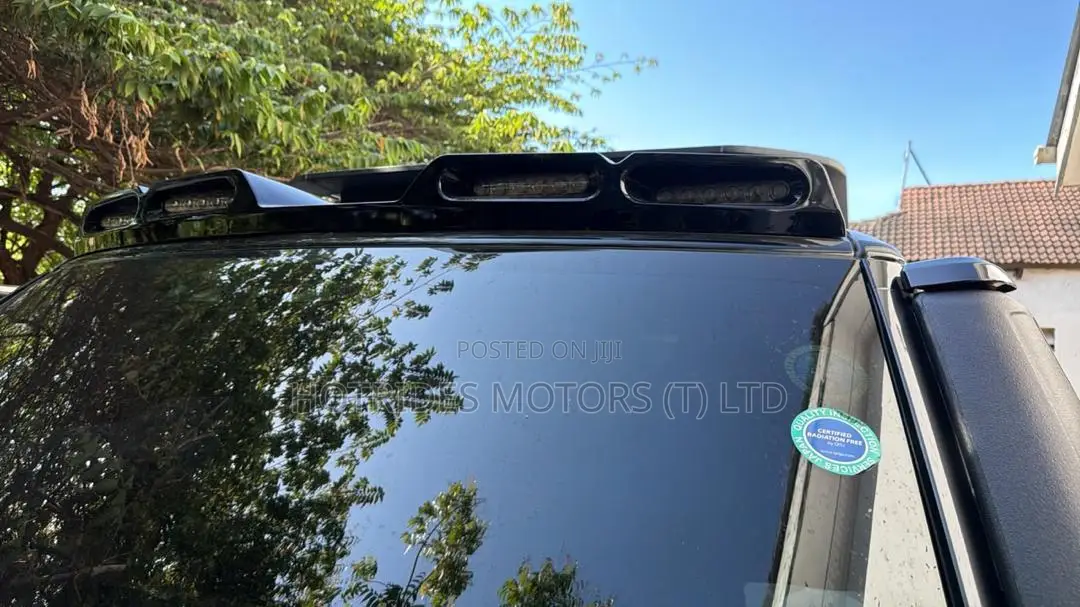 Land Rover Defender 2025 Gray