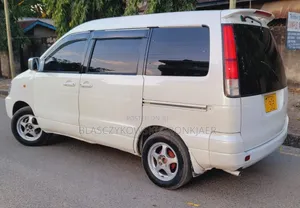 Toyota Noah 2.0 AWD (8 Seater) 2001 White