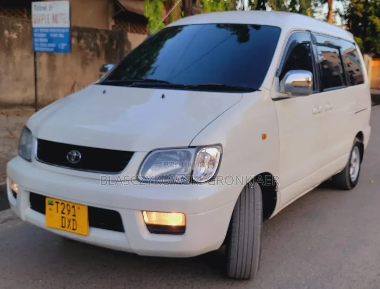 Toyota Noah 2.0 AWD (8 Seater) 2001 White