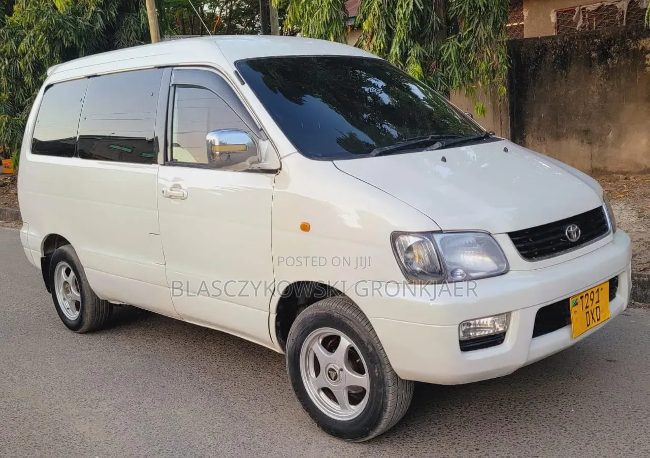 Toyota Noah 2.0 AWD (8 Seater) 2001 White