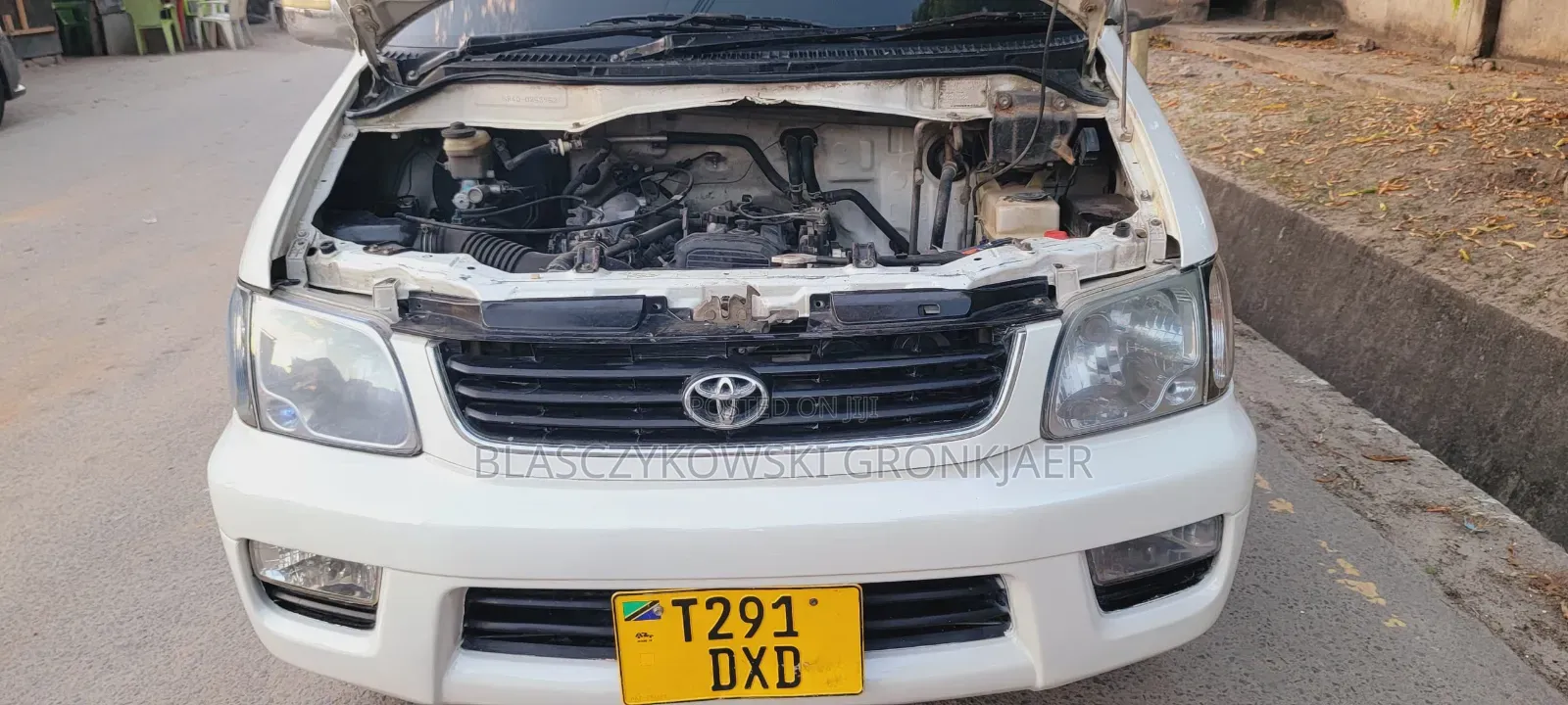 Toyota Noah 2.0 AWD (8 Seater) 2001 White