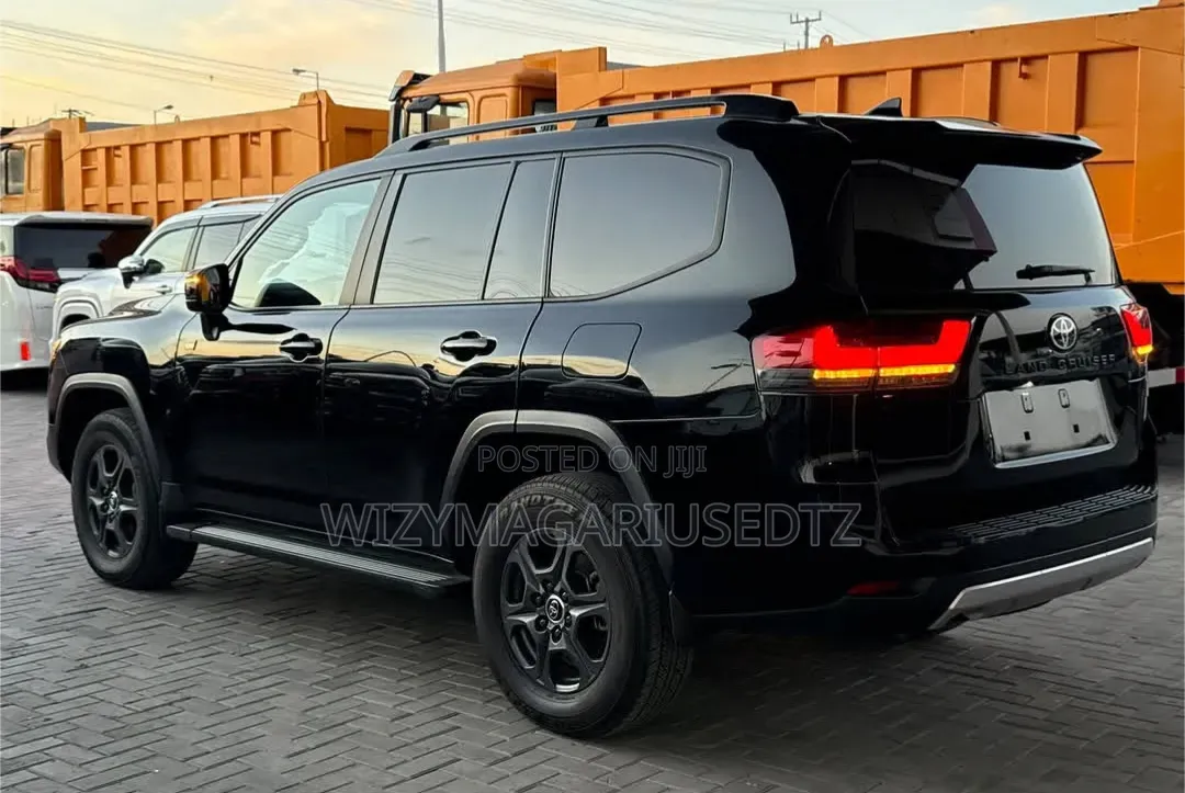 Toyota Land Cruiser LC300 2023 Maroon
