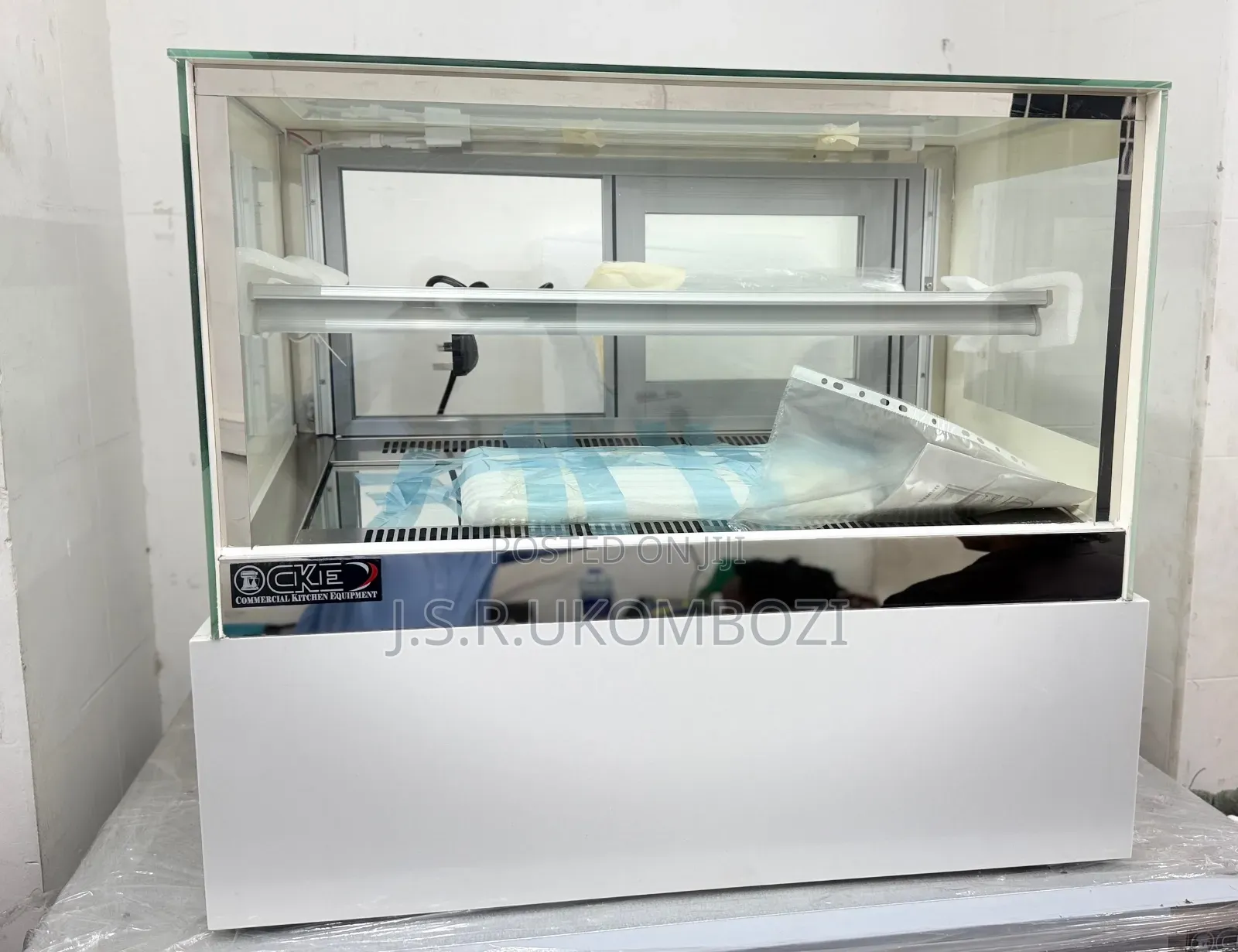 *Commercial Cake Showcase*- 90cm - Tabletop *