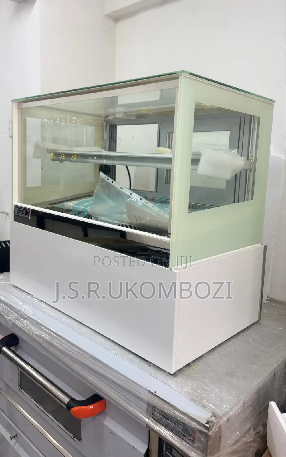 *Commercial Cake Showcase*- 90cm - Tabletop *