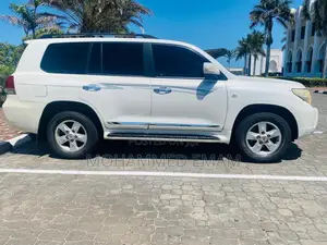 Toyota Land Cruiser 2010 White