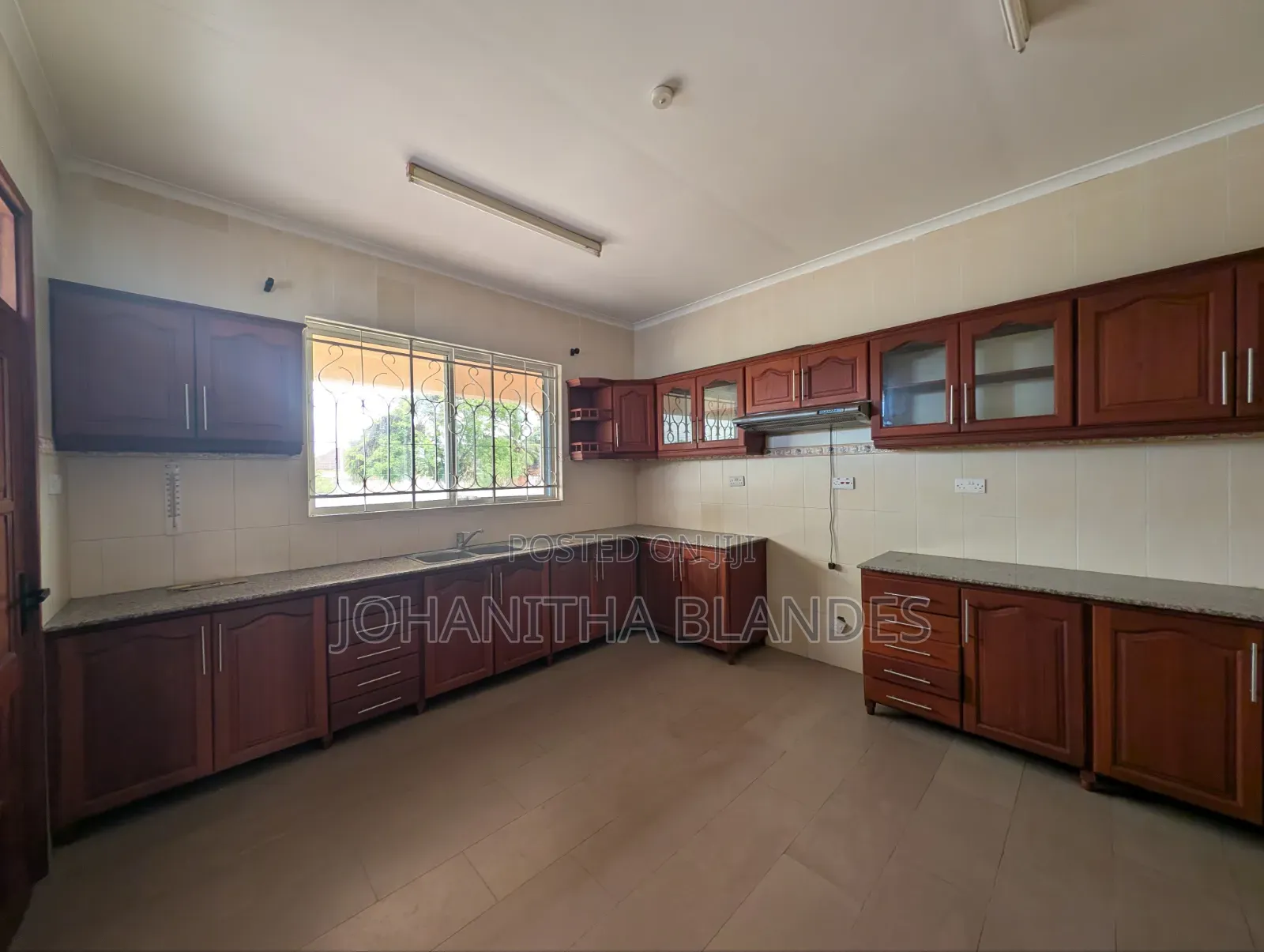 5bdrm House in Dunda for sale