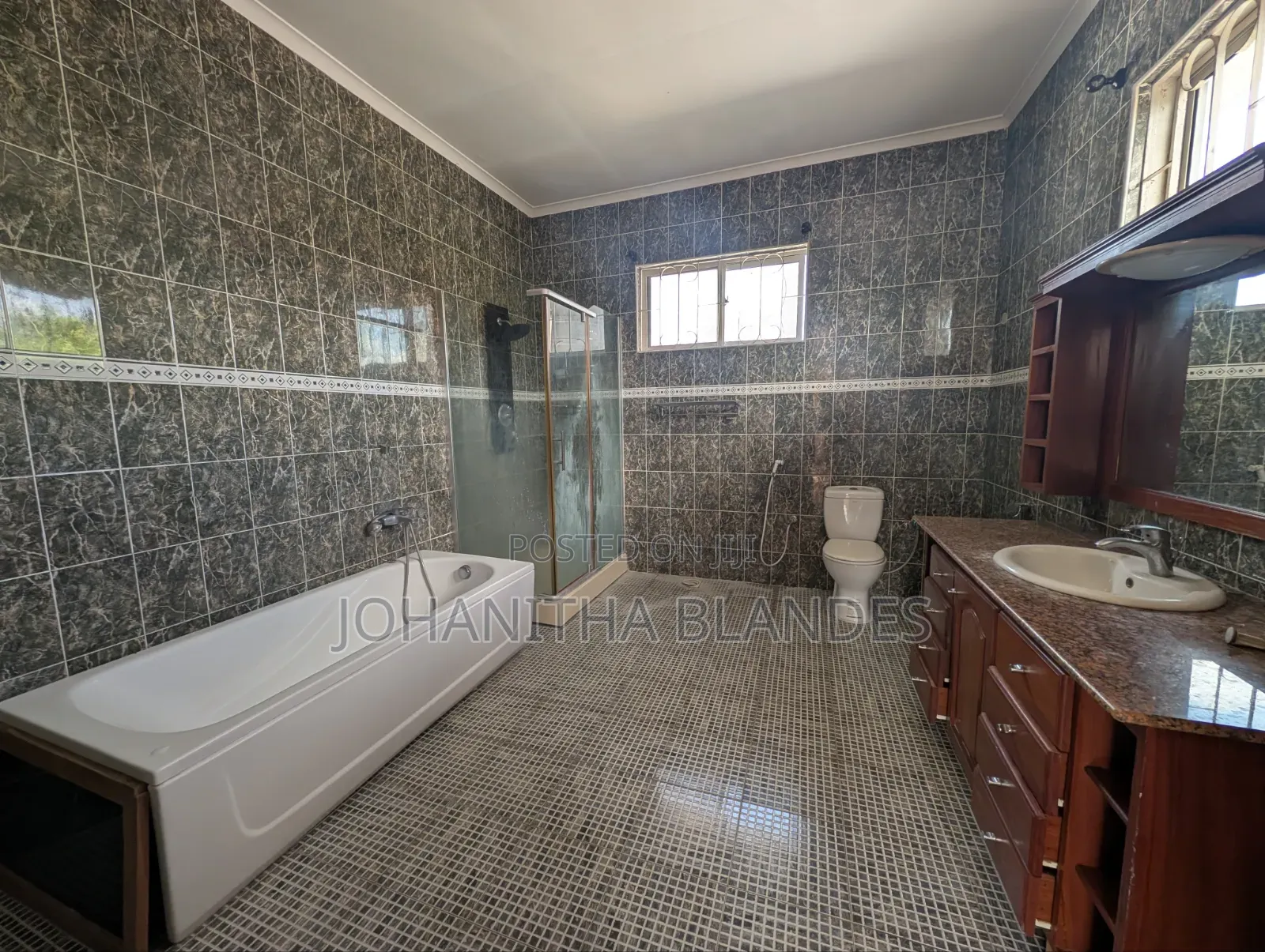 5bdrm House in Dunda for sale