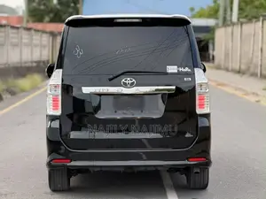Toyota Noah 2.0 143hp AWD (7 Seater) 2009 Black