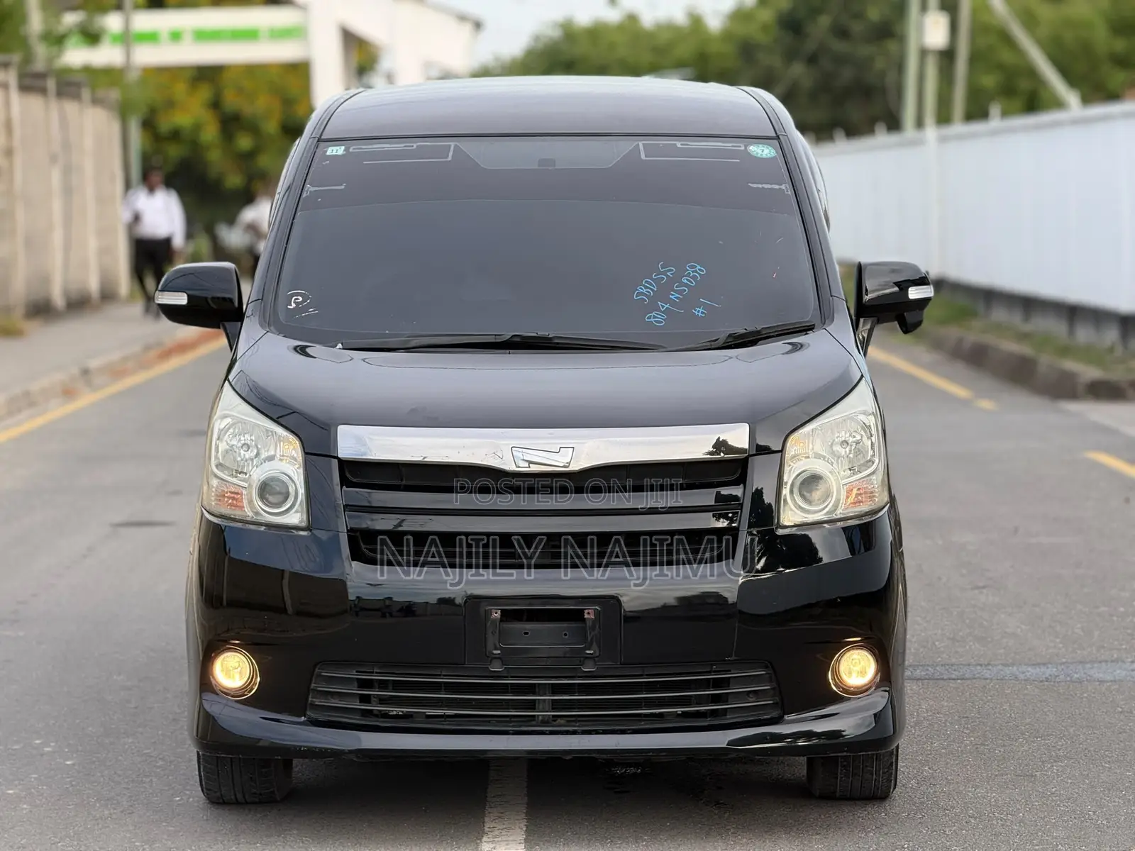 Toyota Noah 2.0 143hp AWD (7 Seater) 2009 Black