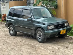 Suzuki Escudo 2000 Green