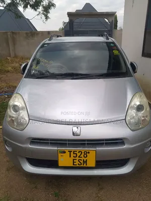 Toyota Passo Sette 1.5 AWD 2011 Silver