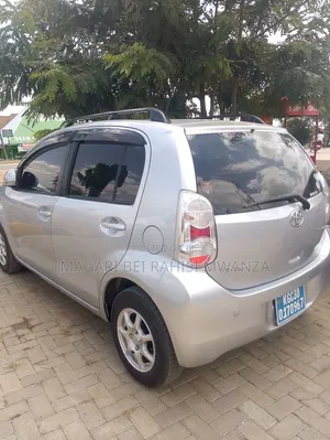 Toyota Passo Sette 1.5 AWD 2011 Silver