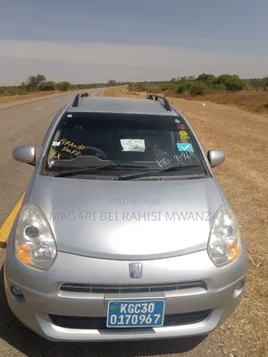 Toyota Passo Sette 1.5 AWD 2011 Silver