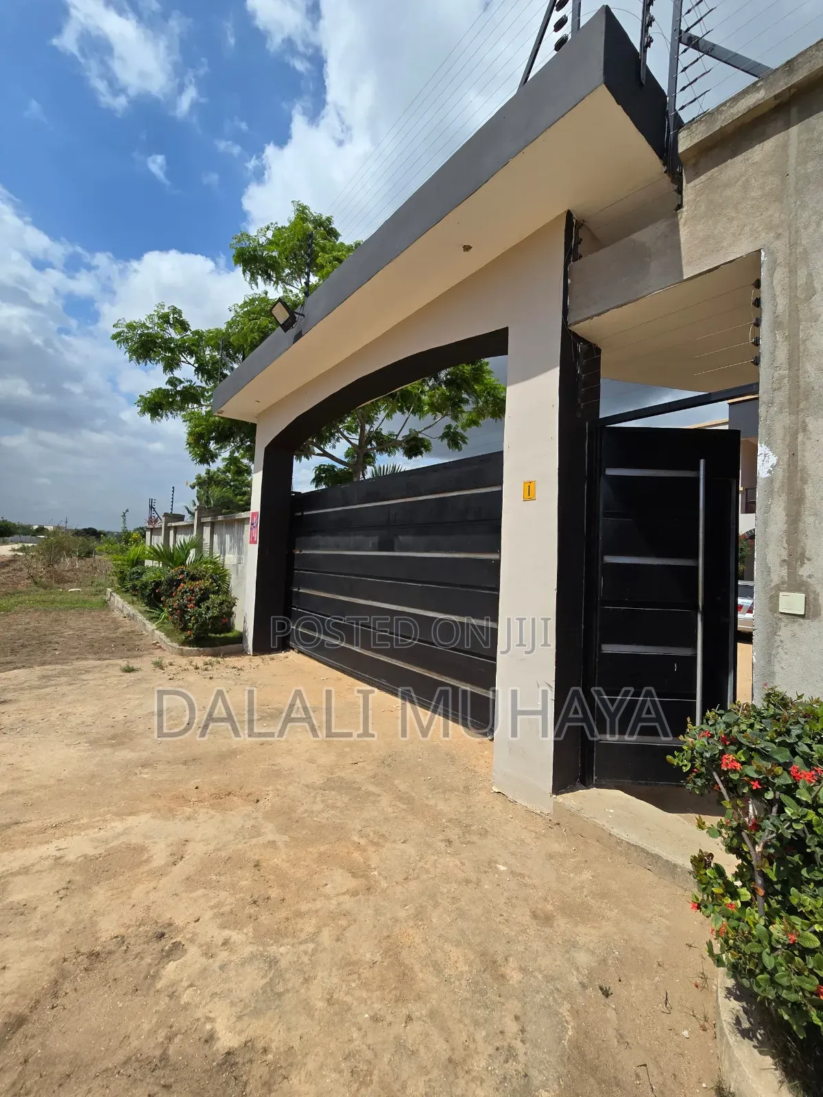 4bdrm Apartment in Mpiji Street, Mbweni for sale