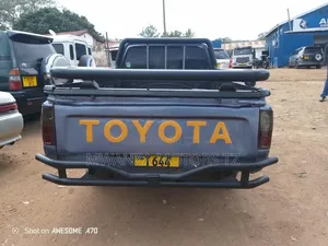 Toyota Hilux 1995 Gray