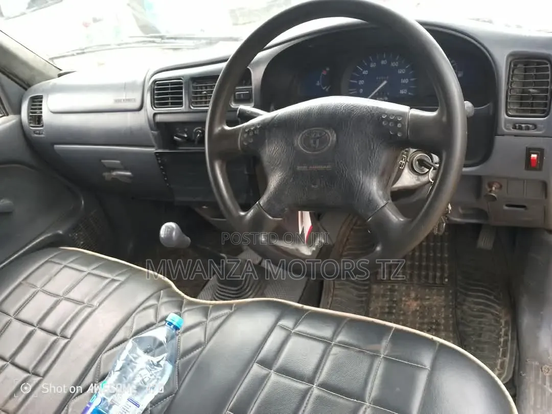 Toyota Hilux 1995 Gray