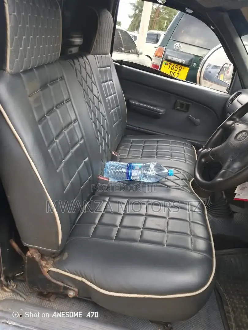 Toyota Hilux 1995 Gray