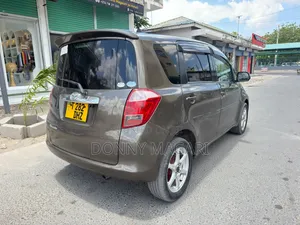 Toyota Ractis 1.5 AWD 2007 Gray